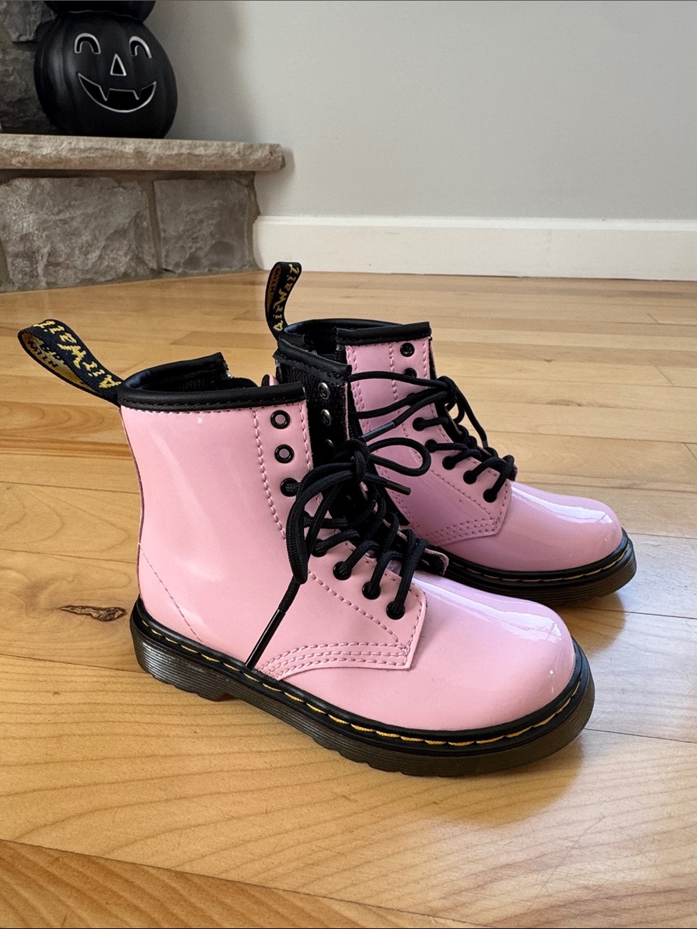 BRAND NEW Dr Martens - size 9c